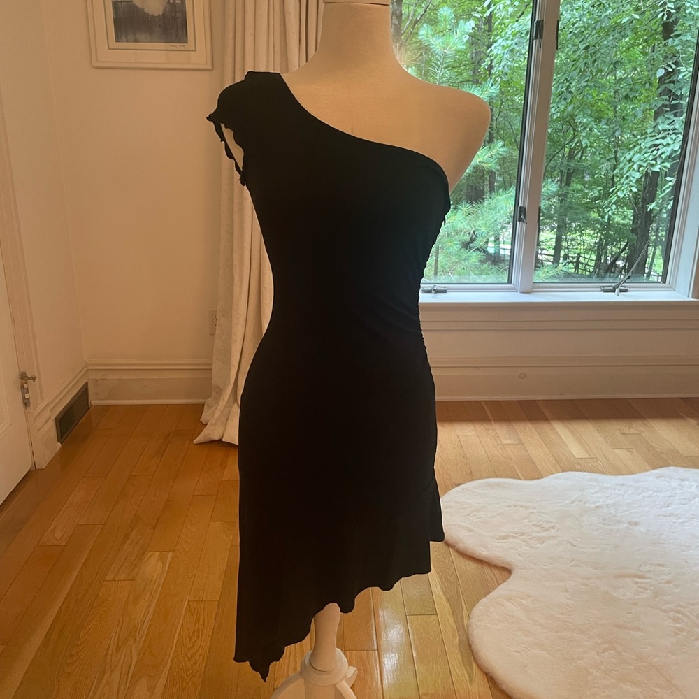 Y2K Bebe One-Shoulder dress with high-cut asymmetrical hem. Drop-dead sexy!